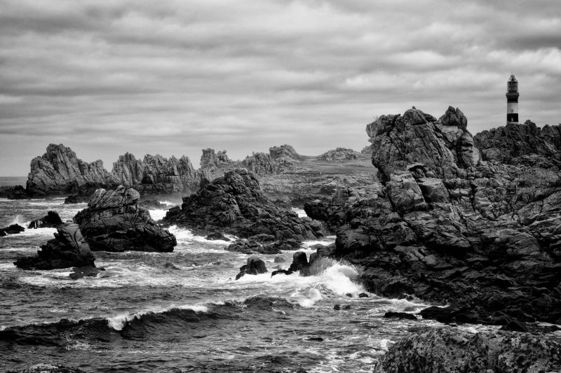 Paysage de la côte à La Pointe de Pern et du phare de creach à Ouessant