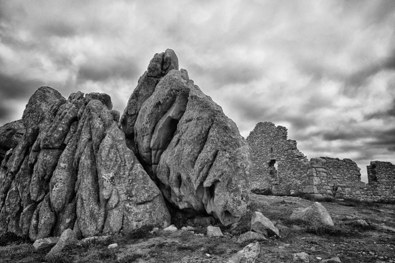 Rocher et ruine à La Pointe de Pern à Ouessant