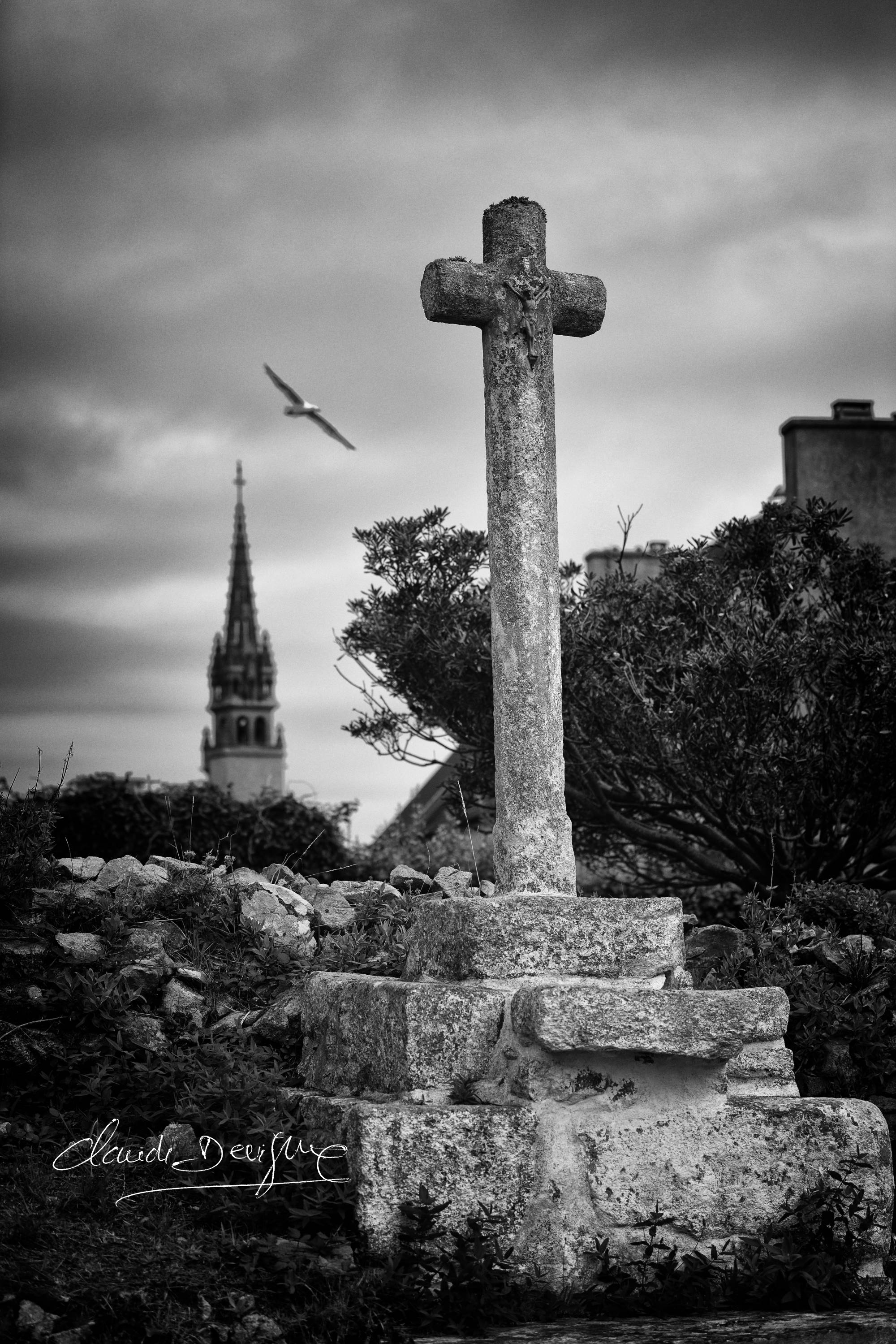 Calvaire et clocher de l'eglise de Lampaul à Ouessant