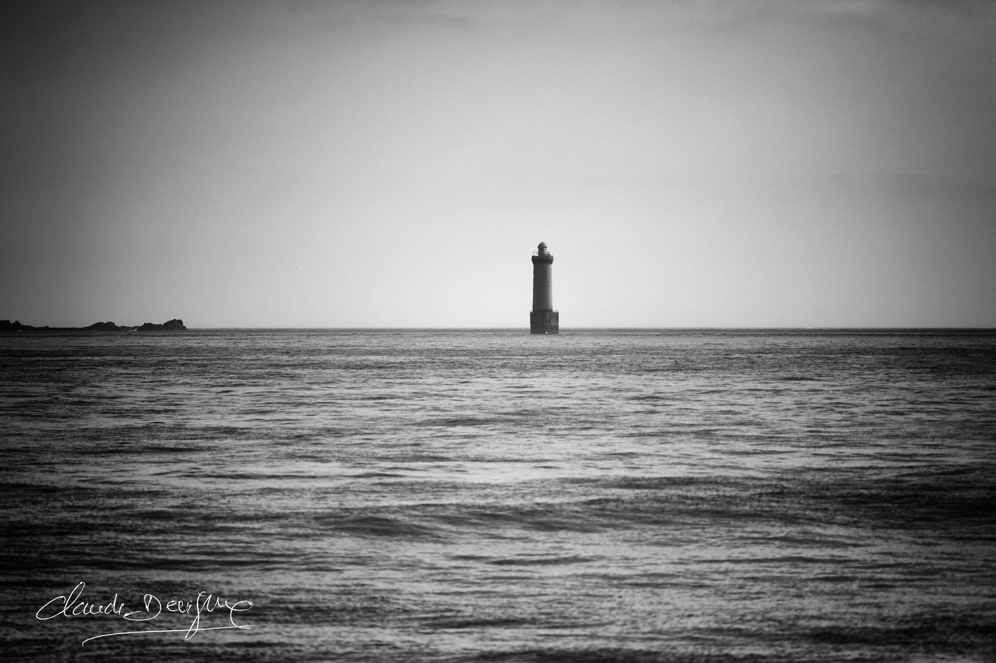 Phare de la Jument au large d'Ouessant et de la pointe du Pern