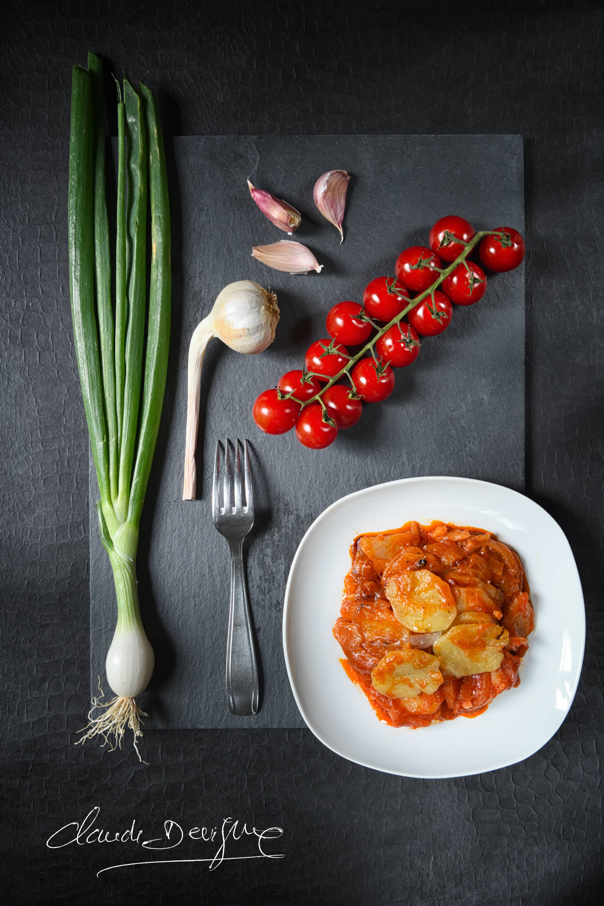 Patatas con tomate